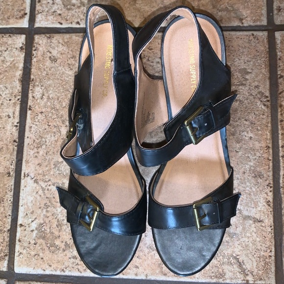 MOSSIMO SUPPLY CO Black Strappy Wedge Sandal - Picture 2 of 8